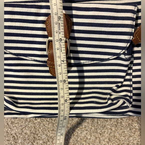 Striped Hobo bag with multiple pockets - Picture 5 of 8